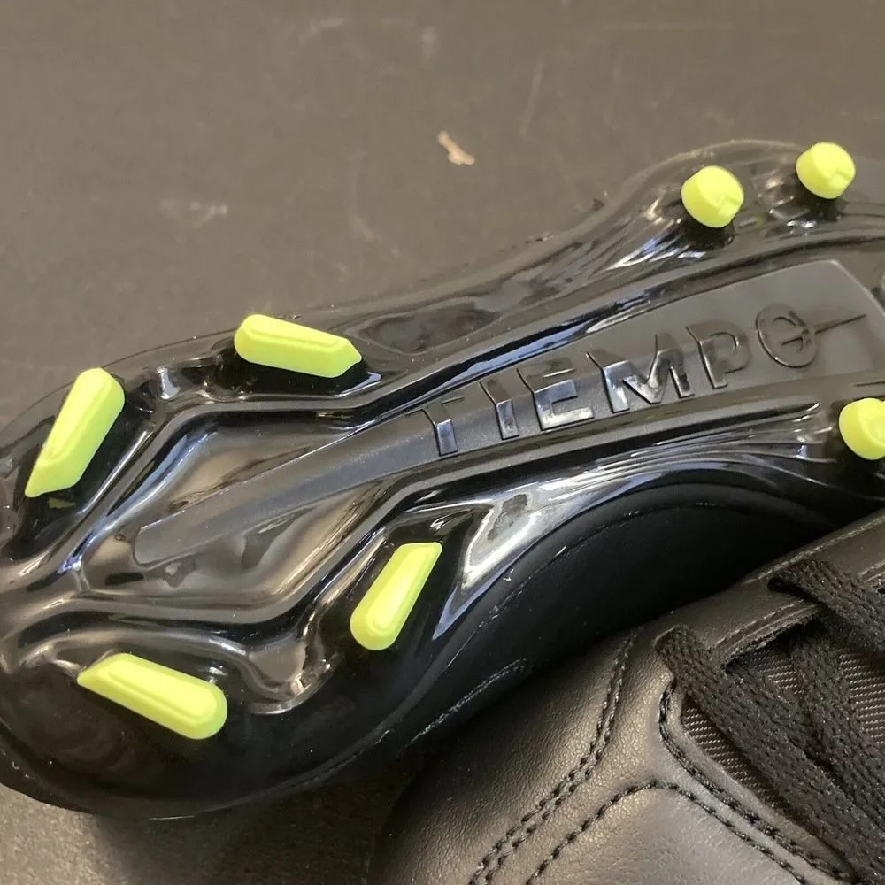 Nike Size 5.5Y Jr. Tiempo Legend 9 Club MG Soccer Cleats DA1331-070 Black Volt‎